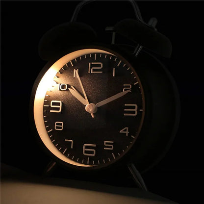IvoQ Wekker Retro Wit Luid