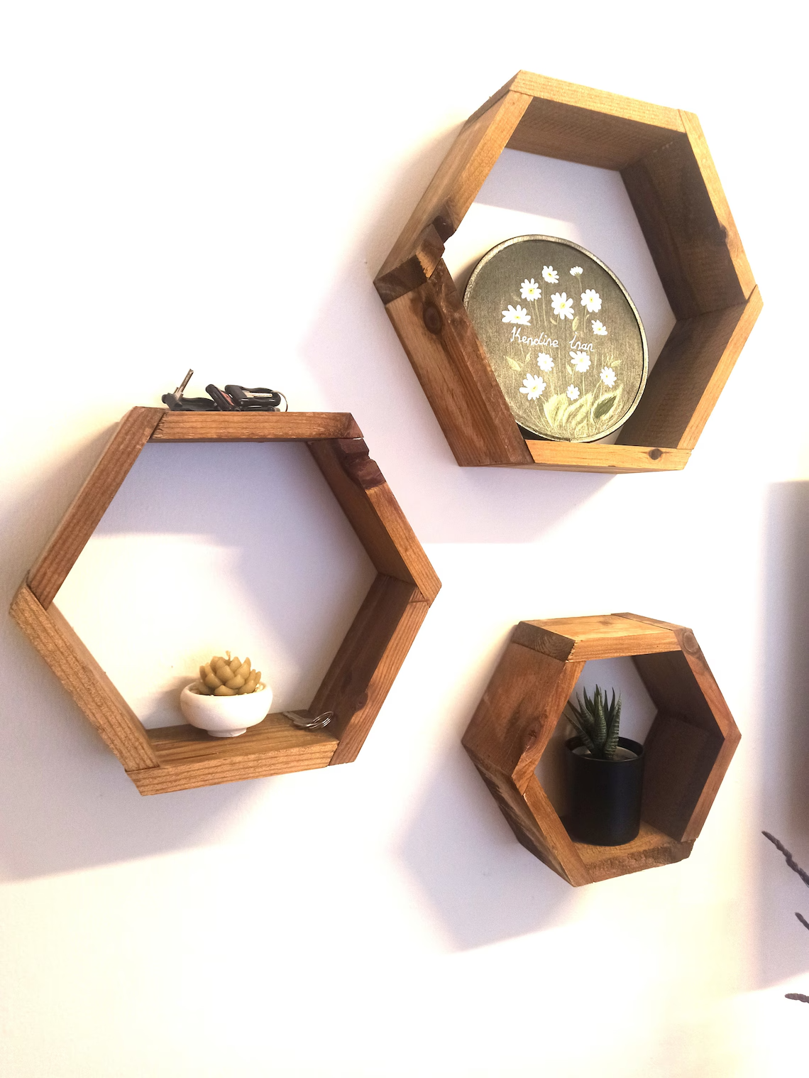 IvoQ Set van 3 Houten Hexagon Wandplanken - Decoratieve Wandplanken - Perfect voor Woonkamer, Slaapkamer & Meer!